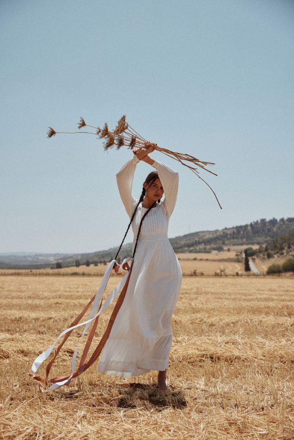 ⁦שמלת ויקטוריה לבנה⁩ – תמונה ⁦9⁩
